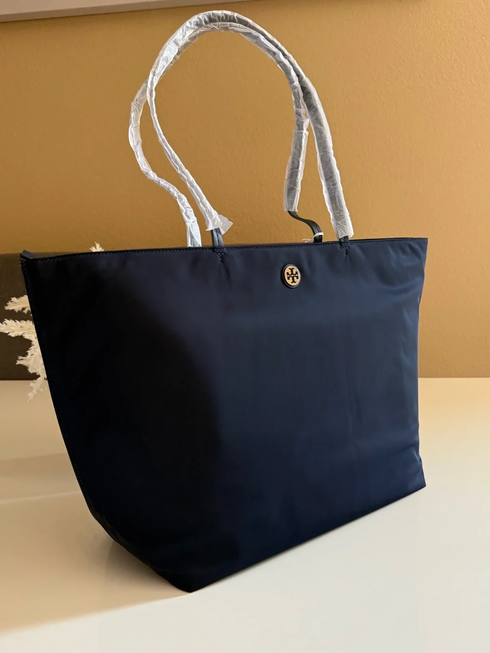 NWT , tory burch navy blue tote shoulder bag $300
